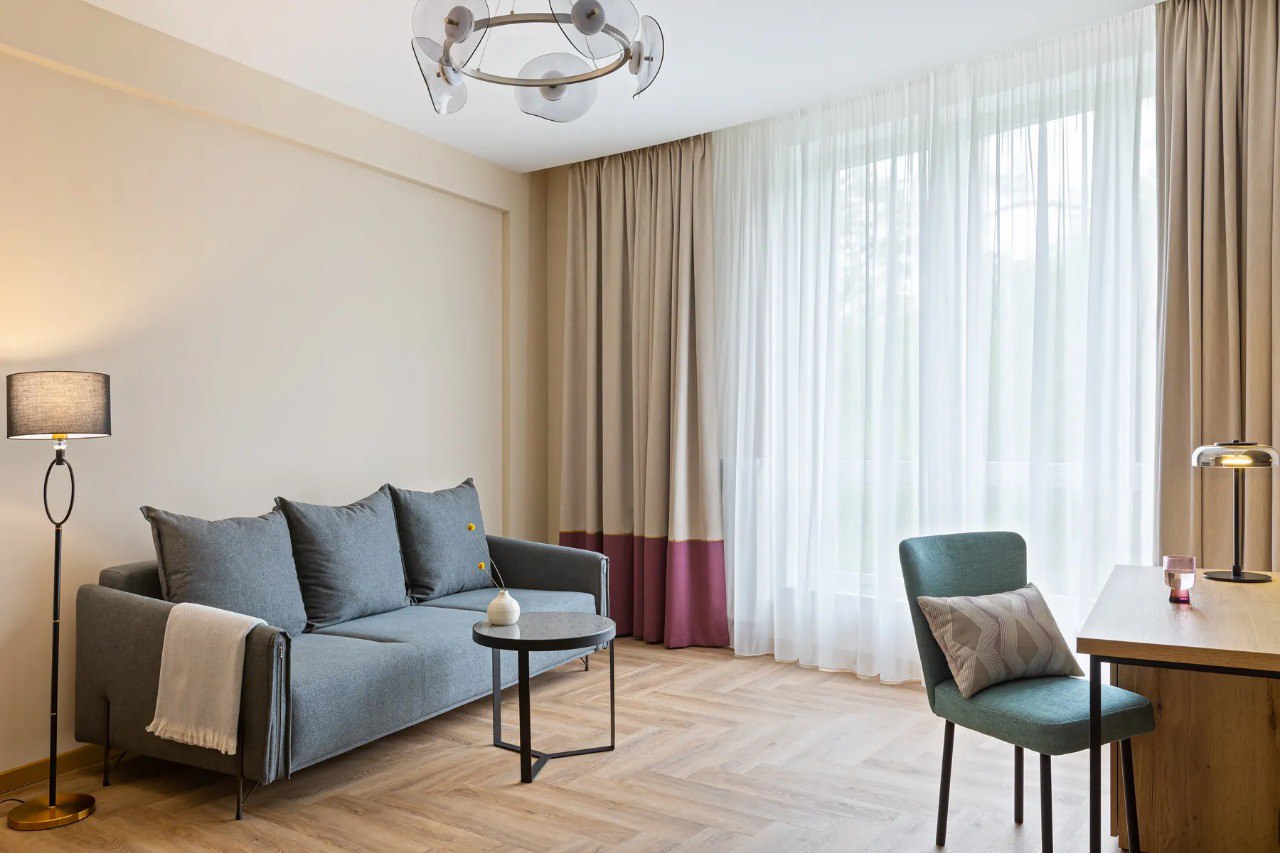 Особенная атмосфера с диваном ASPEN в BERRY HOTEL & SPA 4* Особенная атмосфера с диваном ASPEN в BERRY HOTEL & SPA 4*